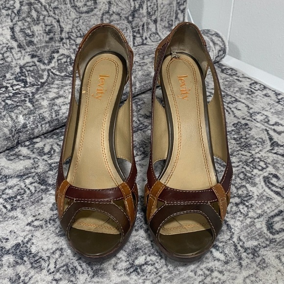 Levity Sash Strappy Heels in Brown Khaki Size 8.5 - Picture 2 of 6